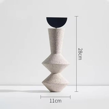 Estatua abstracta geométrica de arenisca