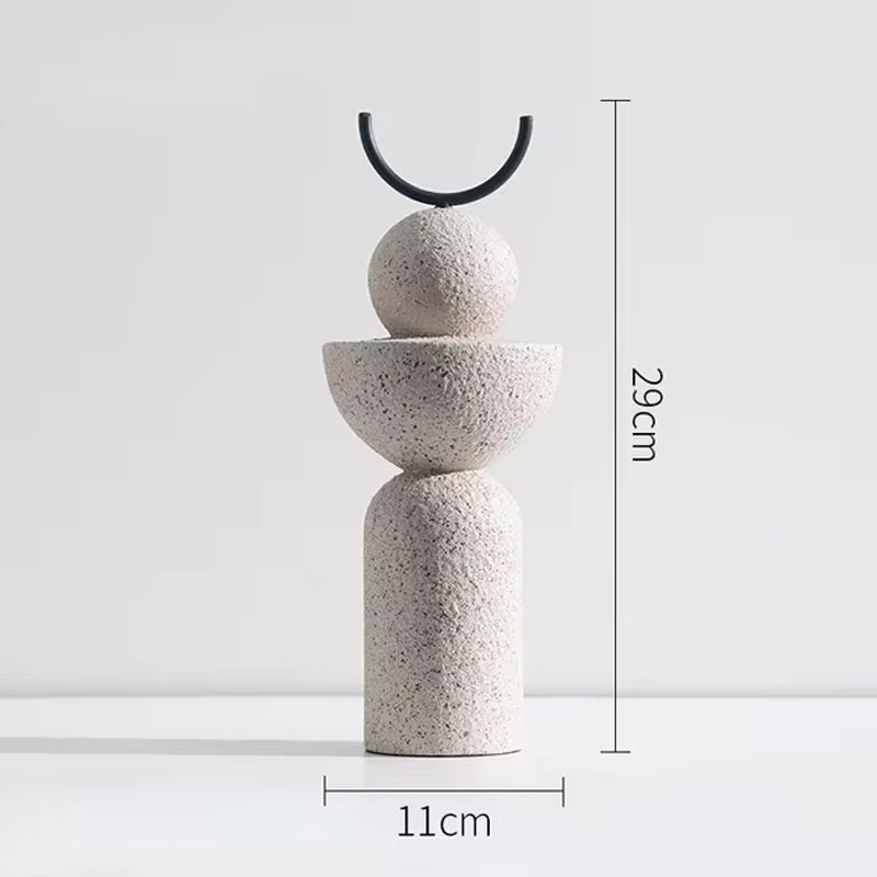Estatua abstracta geométrica de arenisca