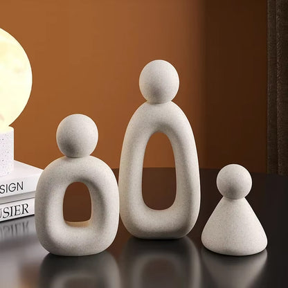Estatua minimalista de la familia