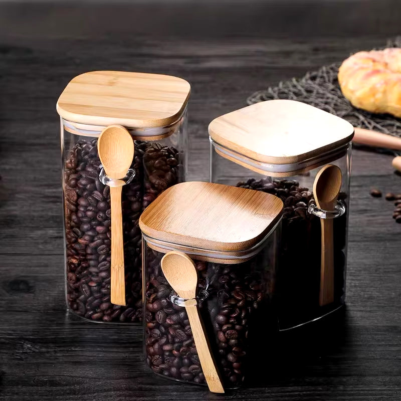 Bote de café cuadrado con cuchara