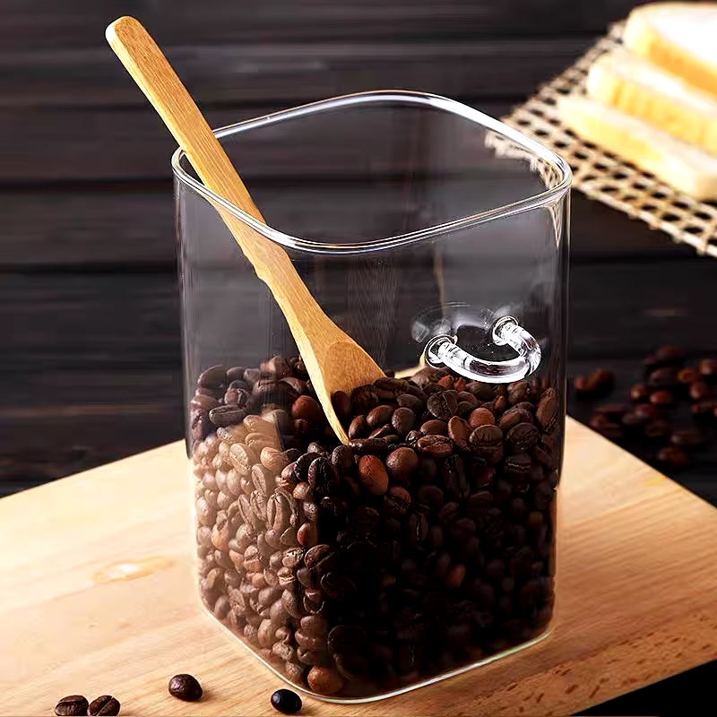 Bote de café cuadrado con cuchara